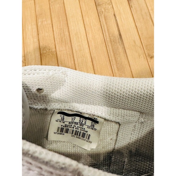 Athletic_Shoes